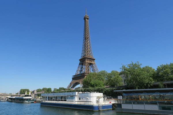 La majestueuse hauteur d'almas tower : un incontournable à dubaï